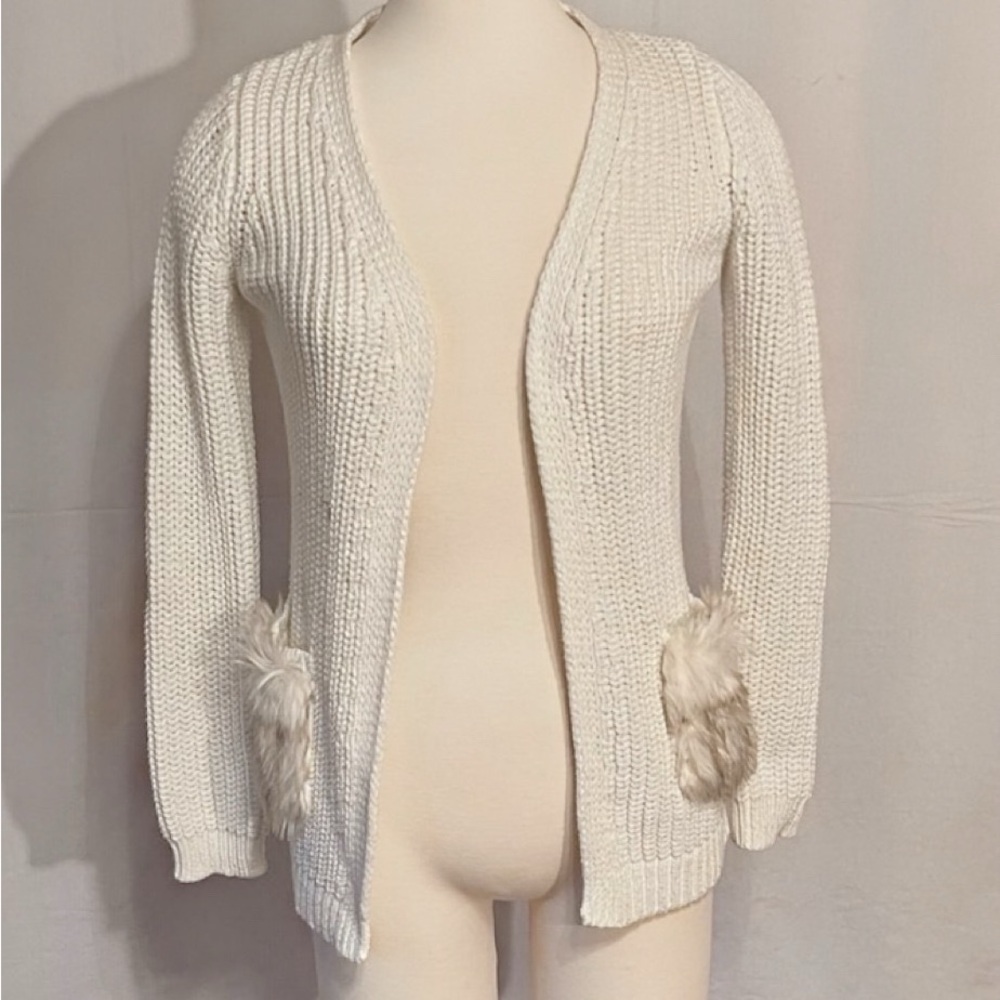Women’s Tahari Medium Cream Cardigan Sweater with Faux Fur‎ Pockets